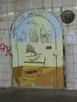 902540 Afbeelding van een graffititekening op een nooddeur in de Leidseveertunnel te Utrecht. De tekening maakte deel ...